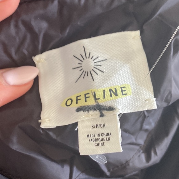Offline by aerie puffer jacket. Fits more like a medium. BNWT - Picture 8 of 10